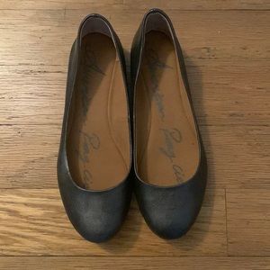 American Rag flats. Used only once. The insoles are very comfortable.